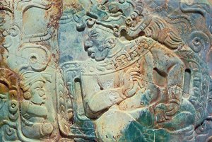 Kralın Pektorali ve Tikal